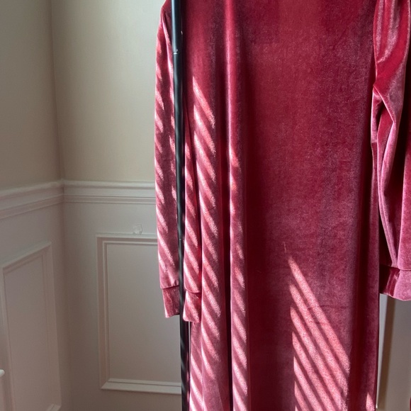 A dark blush rose color dressy, dressed down very cozy jacket not heavy at all - Picture 3 of 4